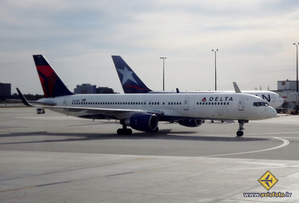 Boeing 757-232